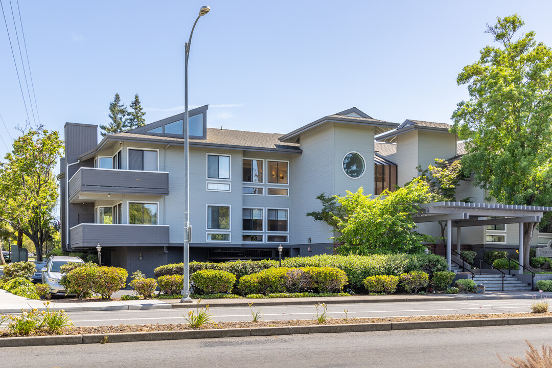 Woodspring in Cupertino, CA - Building Photo