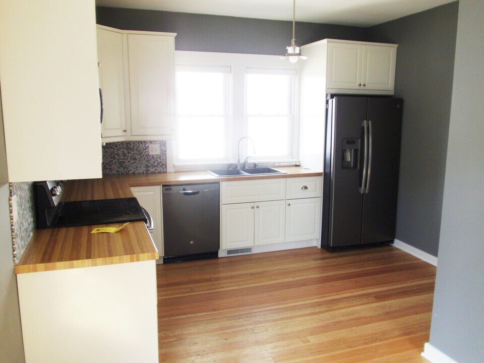 313 4th Ave NW in Rochester, MN - Building Photo