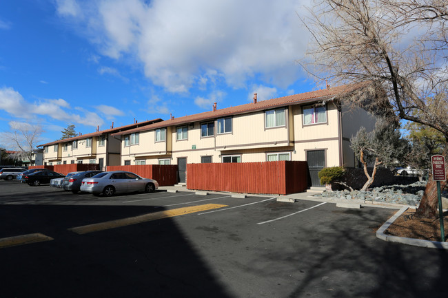 Myra Birch Manor in Reno, NV - Foto de edificio - Building Photo