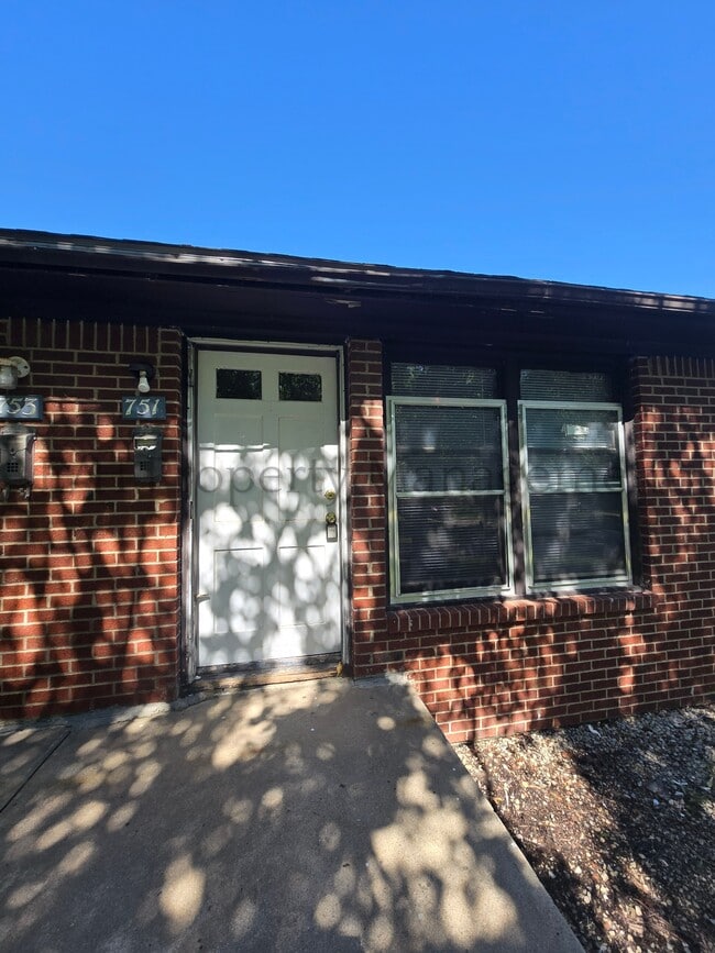 property at 751 S Governeour Rd
