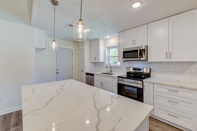 property at 16813 Glen Eagle Dr N