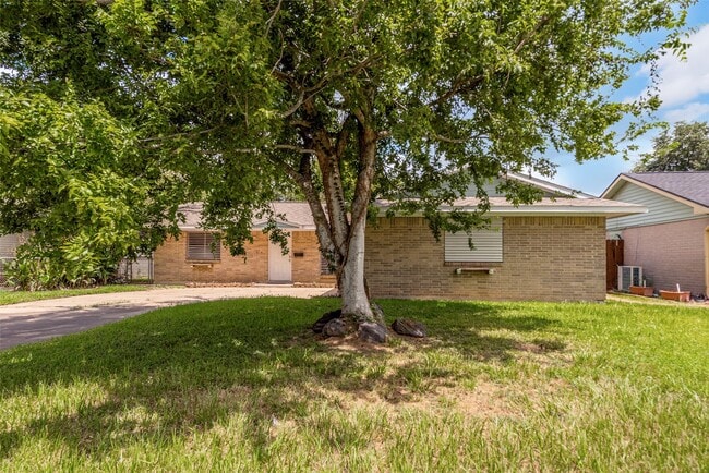 7422 Oriole St in Texas City, TX - Building Photo - Building Photo