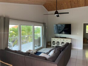 112 Captains Ct in Tavernier, FL - Building Photo - Building Photo