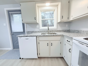 85 Fairhaven Rd in East Lyme, CT - Building Photo - Building Photo