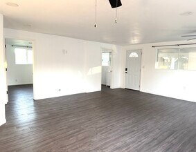 16060 39th Ave in Clearlake, CA - Foto de edificio - Building Photo