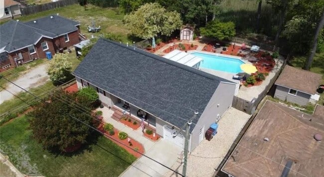 1192 Bells Mill Rd in Chesapeake, VA - Building Photo - Building Photo