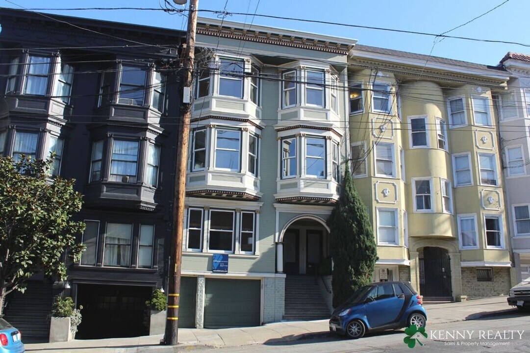 635a Castro St in San Francisco, CA - Building Photo