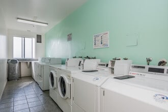 10600 Wilshire - Short Term Available in Los Angeles, CA - Foto de edificio - Interior Photo