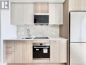 30 Dreamers Wy in Toronto, ON - Building Photo - Building Photo