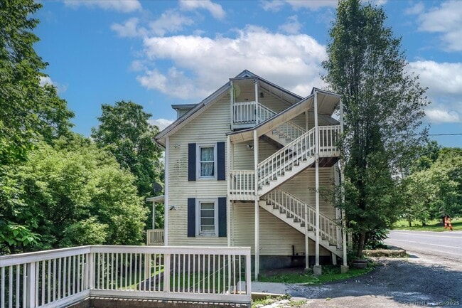 34 Poplar St in New Milford, CT - Building Photo - Building Photo