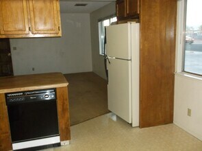 431 W Church Ave in Ridgecrest, CA - Foto de edificio - Building Photo