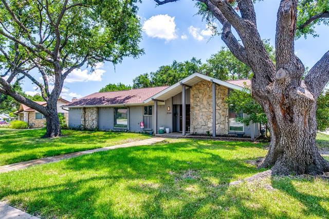 3130 Brookhaven Club Dr in Farmers Branch, TX - Building Photo - Building Photo