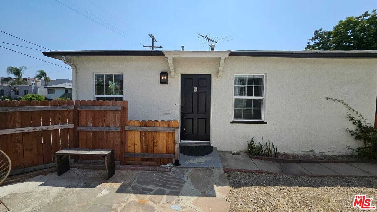2615 Edgehill Dr in Los Angeles, CA - Building Photo