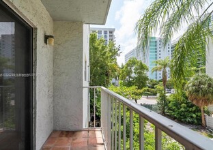 1225 West Ave-Unit -302 in Miami Beach, FL - Building Photo - Building Photo