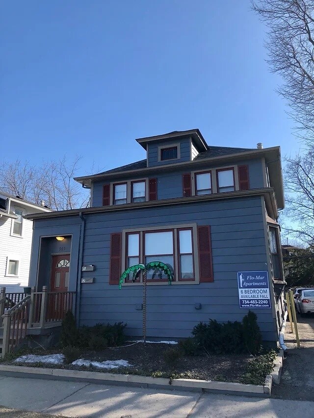 965 Washtenaw Rd in Ypsilanti, MI - Foto de edificio - Building Photo