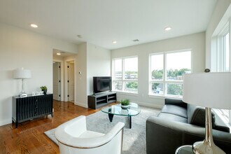 1 Everett St, Unit 504 in Boston, MA - Building Photo - Building Photo