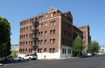 2700 San Marino St in Los Angeles, CA - Foto de edificio - Building Photo