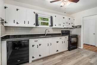 2563 Beverly Hills Dr in Chamblee, GA - Building Photo - Building Photo