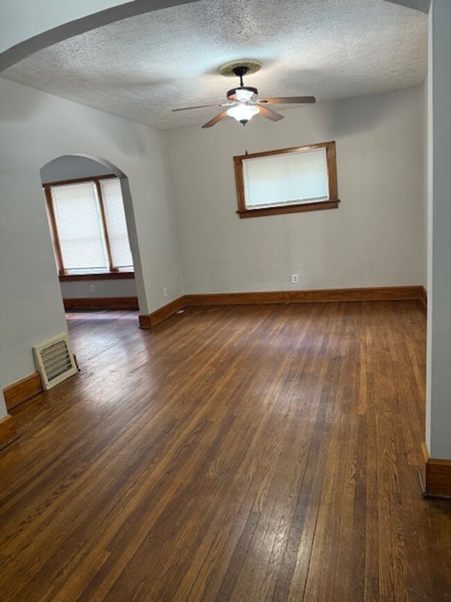 1042 Neptune Ave in Akron, OH - Building Photo - Building Photo