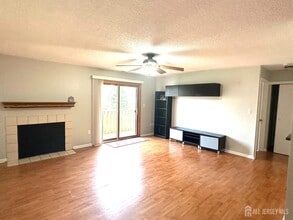 4901 Ravens Crest Dr in Plainsboro, NJ - Foto de edificio - Building Photo