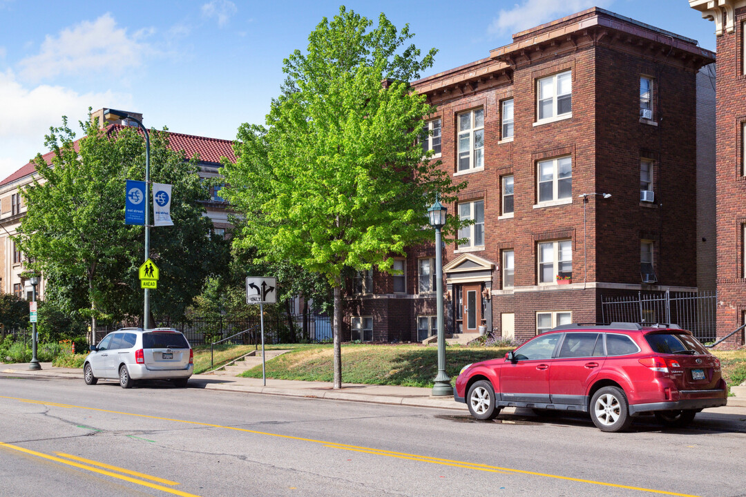 2300 Nicollet Avenue in Minneapolis, MN - Foto de edificio