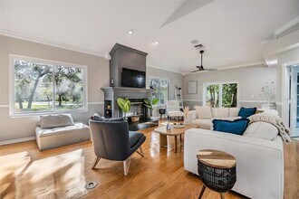 2122 Oak Forest Ln in Palm Harbor, FL - Building Photo - Building Photo