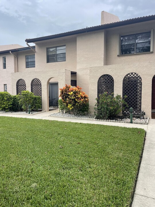 9259 Vista Del Lago in Boca Raton, FL - Building Photo