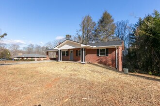 58 W Oakview Rd in Asheville, NC - Building Photo - Building Photo