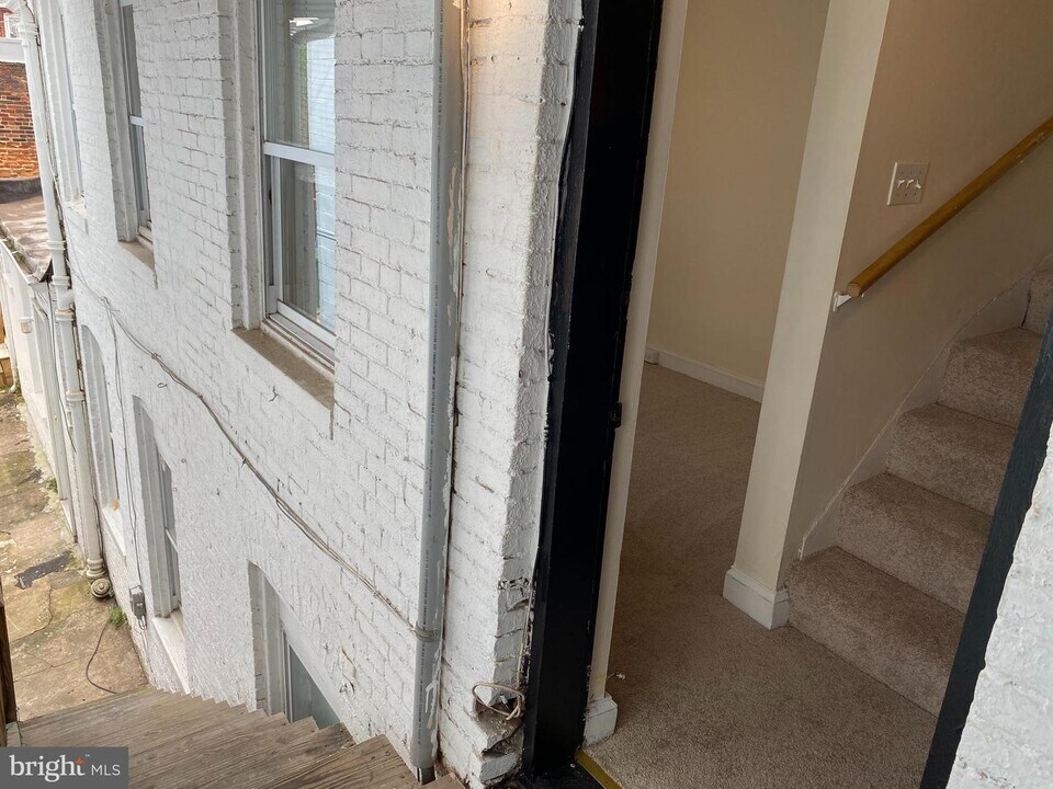 229 S Ann St-Unit -APT. B in Baltimore, MD - Building Photo