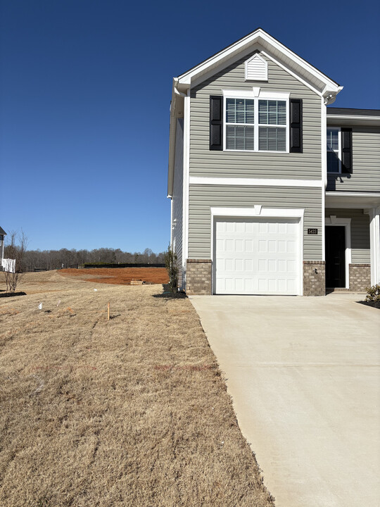 5423 Henley Ridge Dr in Graham, NC - Building Photo