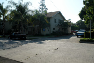 122 W Valerio St in Santa Barbara, CA - Building Photo - Building Photo