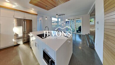 2840 22nd Ave W in Seattle, WA - Building Photo - Building Photo