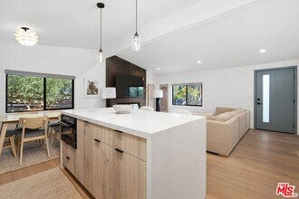 27357 Pacific Coast Hwy in Malibu, CA - Building Photo - Building Photo