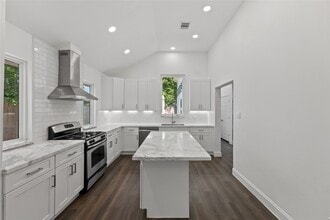 3211 Cochran St in Houston, TX - Building Photo - Building Photo