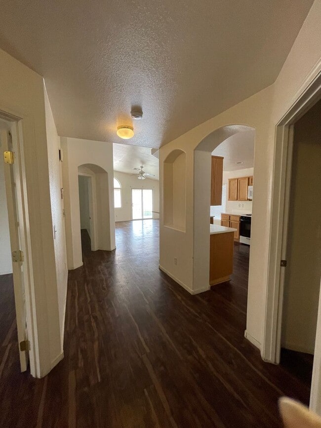 5002 Drifting Pebble St in North Las Vegas, NV - Building Photo - Building Photo