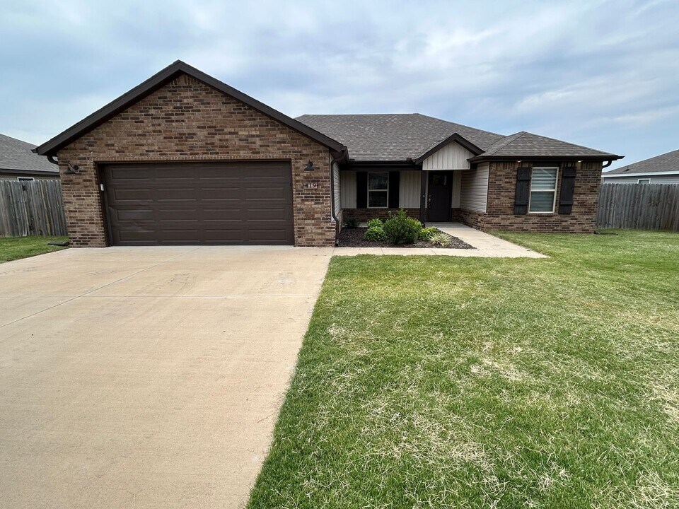 419 N Mojave St in Farmington, AR - Building Photo