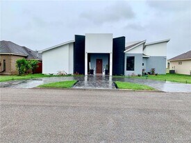 800 New Orleans Cir in Pharr, TX - Building Photo