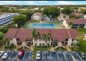 160 SE 7th St in Deerfield Beach, FL - Building Photo