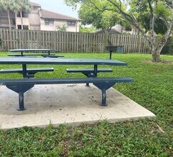 9926 Nob Hill Ct in Sunrise, FL - Building Photo - Building Photo