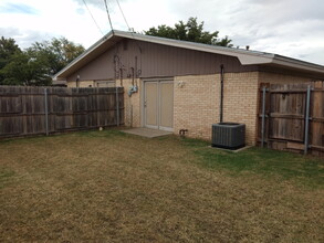 1208 Dover Ave in Lubbock, TX - Foto de edificio - Building Photo