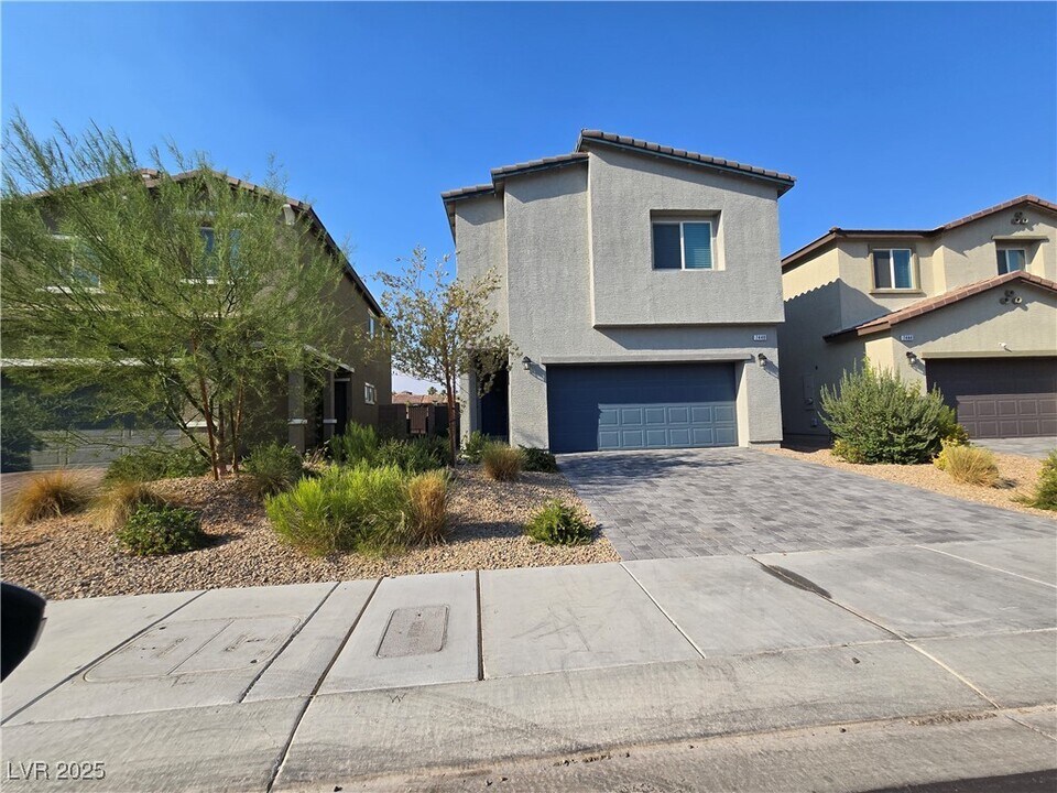 7448 Red Plumeria Ave in Las Vegas, NV - Building Photo