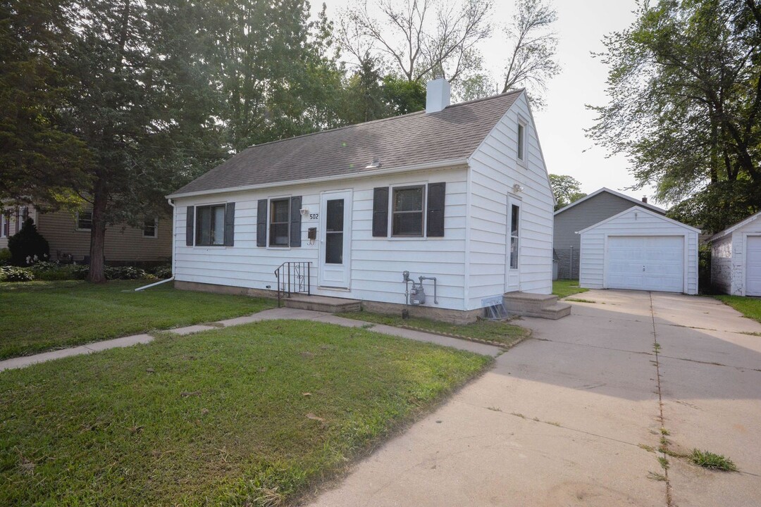 502 8th St NW in Rochester, MN - Building Photo