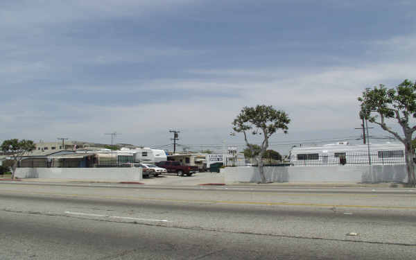 3905 W Imperial Hwy in Inglewood, CA - Building Photo