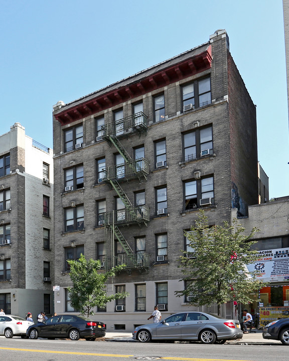 131 Nagle Ave in New York, NY - Building Photo