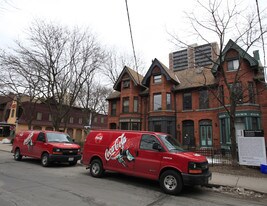 7 Gloucester Ln in Toronto, ON - Building Photo