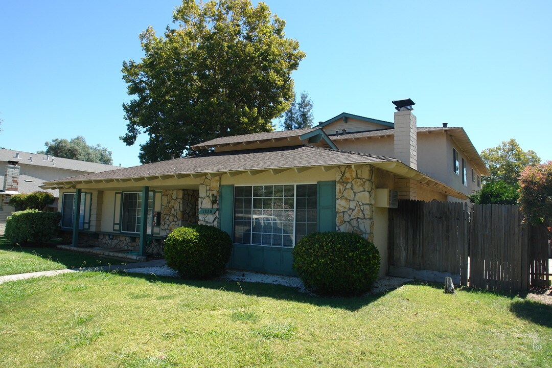 1920 Southwest Expy in San Jose, CA - Building Photo