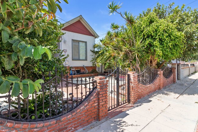 property at 331 W 13th St