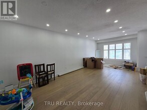 609 Beatrice Dr in Ottawa, ON - Building Photo - Building Photo