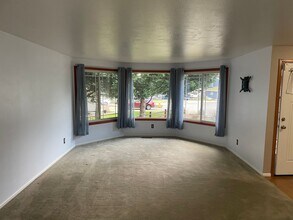 420 NW 3rd Ave in Oak Harbor, WA - Building Photo - Building Photo