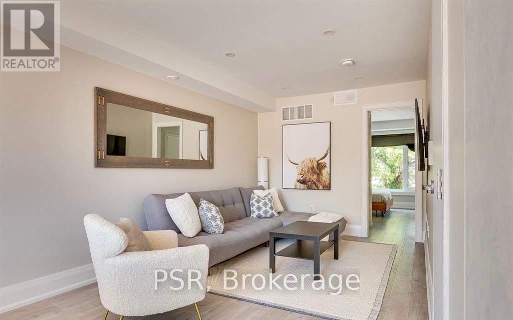 207-207 Perth Ave in Toronto, ON - Building Photo